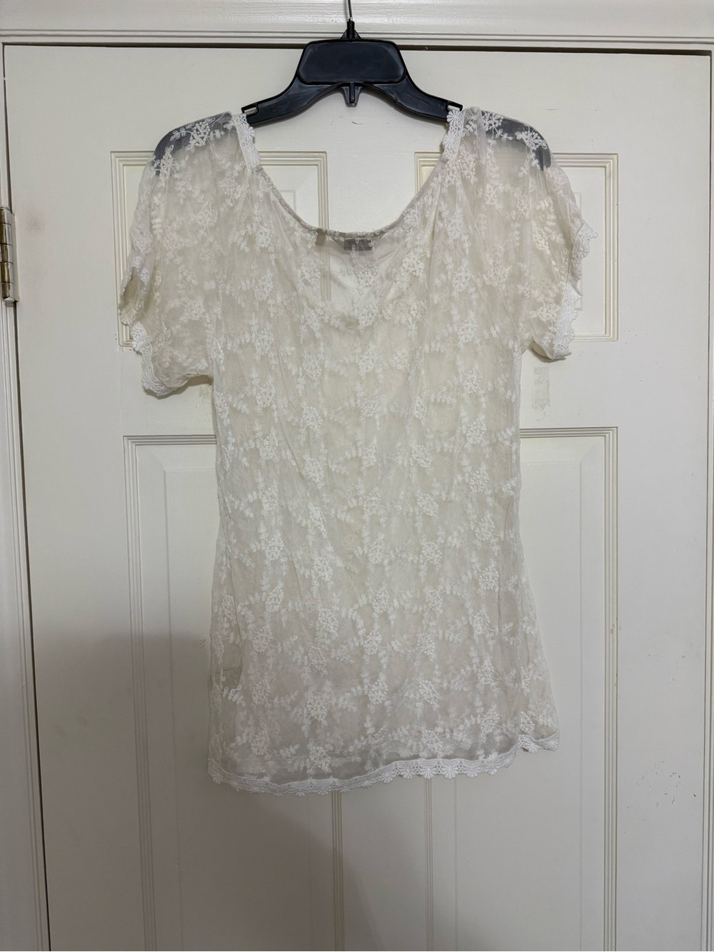 True Grit White Sheet Floral Lace Scalloped V-Neck Top - M